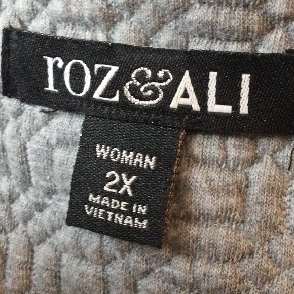 Fox and Ali (Dress Barn brand) grey quilted blazer with three quarter sleeves. - Picture 7 of 9